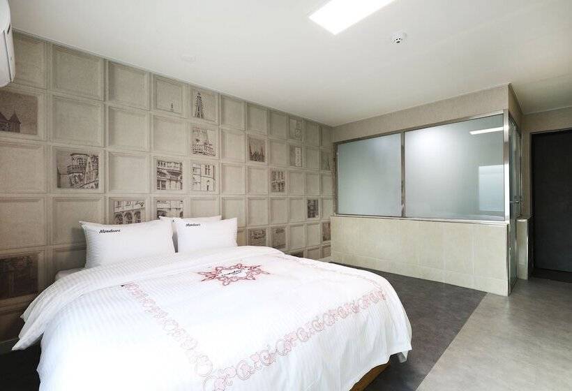 패밀리 룸, Mondavi