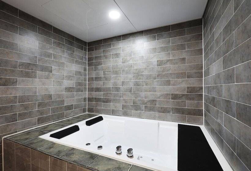 스탠다드 룸, Mondavi