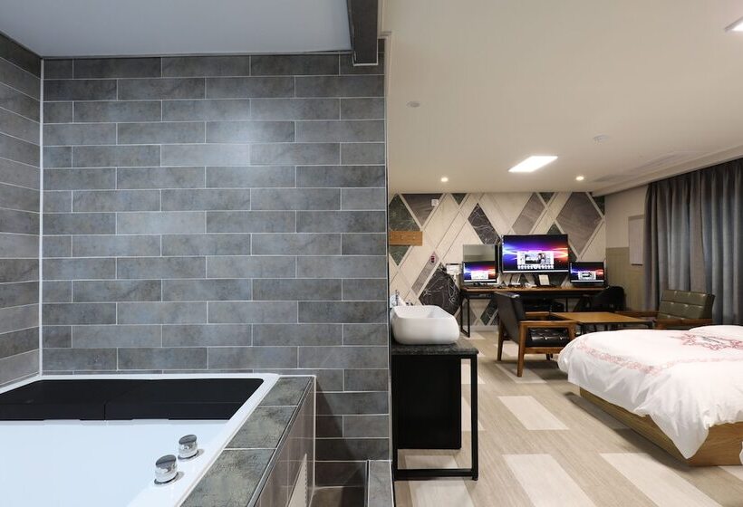 스탠다드 룸, Mondavi