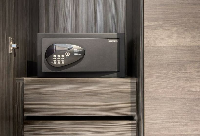 스탠다드 룸, Park Lees