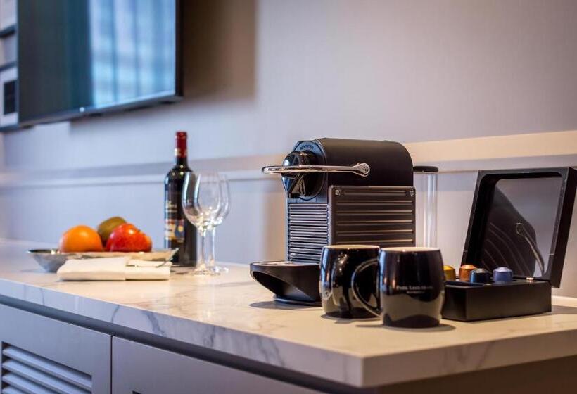 디럭스 룸, Park Lees