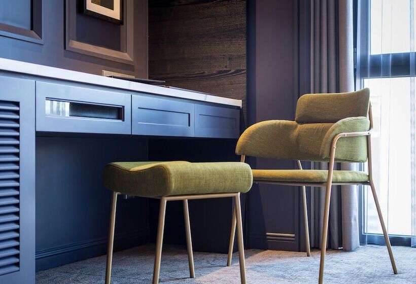 디럭스 룸, Park Lees