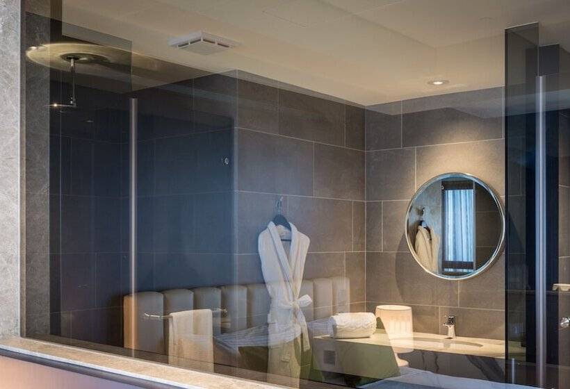 디럭스 룸, Park Lees