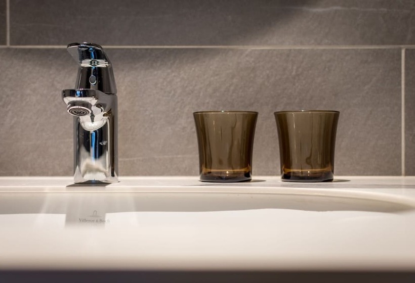 스탠다드 트리플 룸, Park Lees