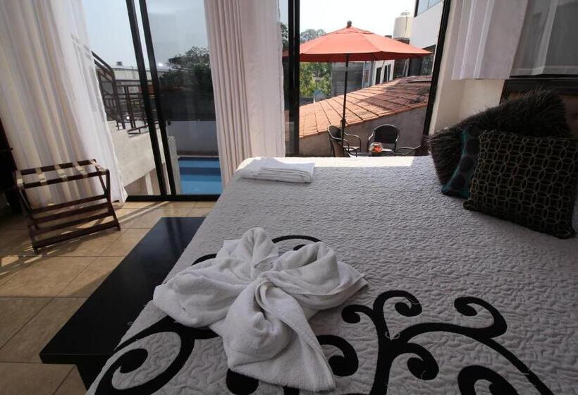 غرفة سوبيريور, Sacre