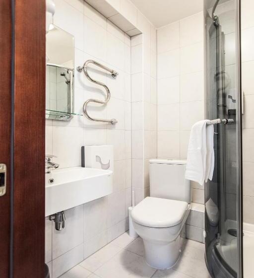 اتاق استاندارد سه نفره, Sanmari