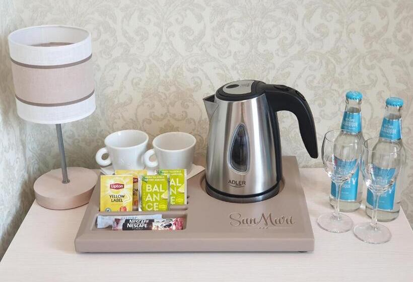 اتاق استاندارد سه نفره, Sanmari