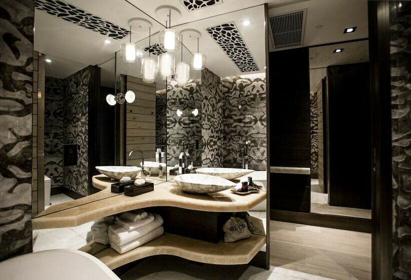 اتاق سوپریور با چشمانداز دریا, Yoho Hollywood Roosevelt