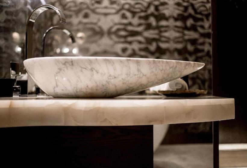 اتاق سوپریور با چشمانداز دریا, Yoho Hollywood Roosevelt