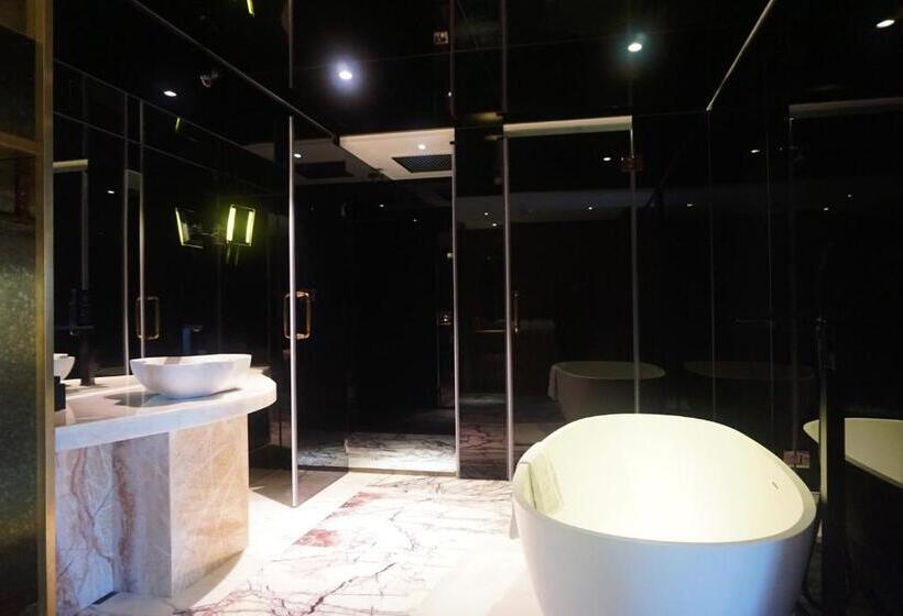 سوییت, Yoho Hollywood Roosevelt