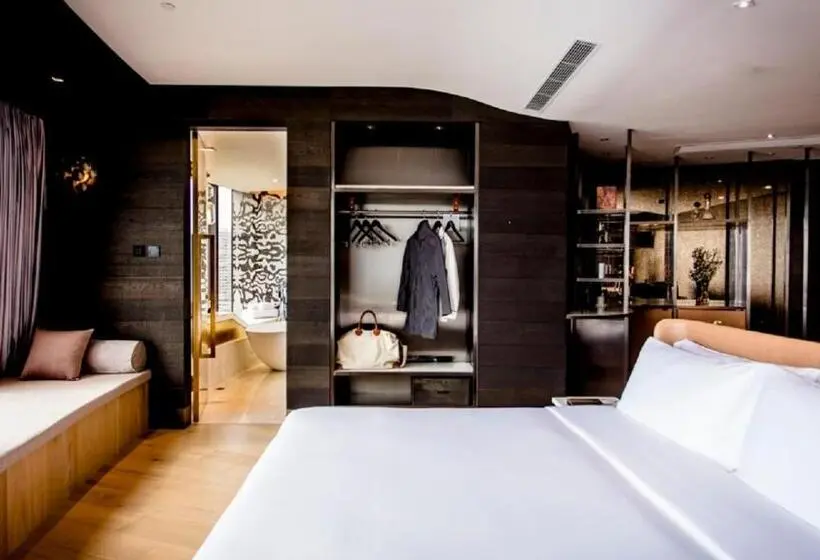Deluxe Suite Kingsize Bett, Yoho Hollywood Roosevelt