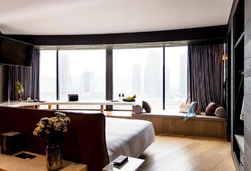 Deluxe Suite Kingsize Bett, Yoho Hollywood Roosevelt