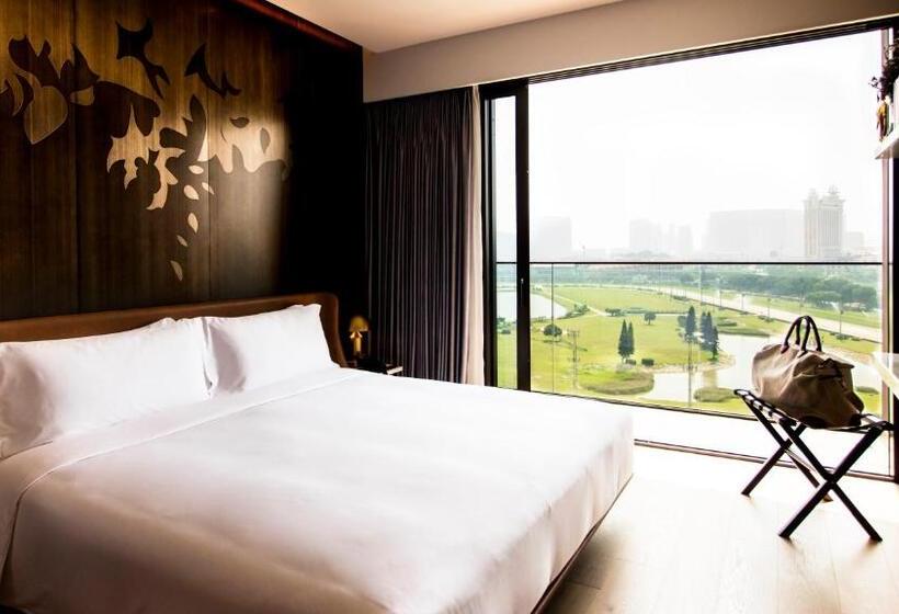 اتاق استاندارد با بالکن, Yoho Hollywood Roosevelt