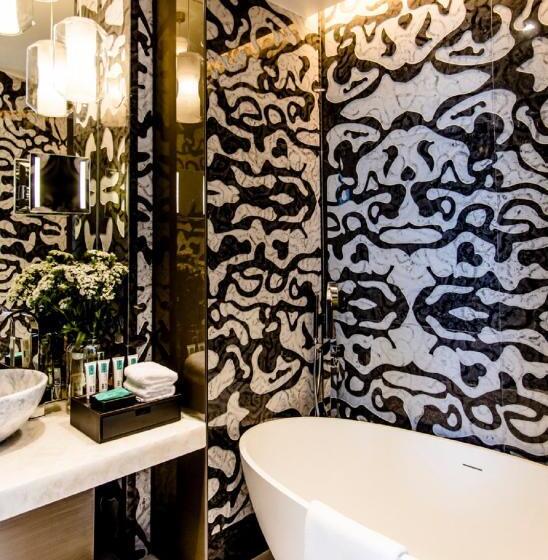 سوییت سوپریور, Yoho Hollywood Roosevelt