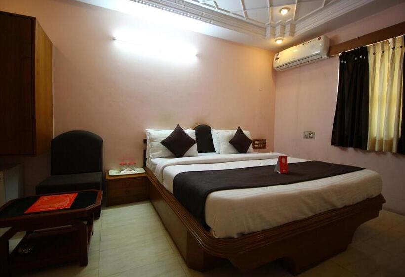 Quarto Deluxe, Upasana