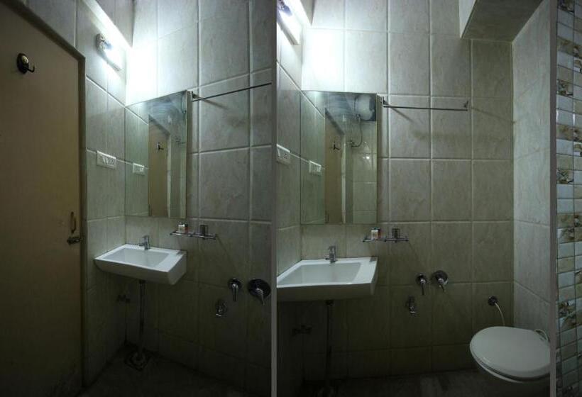 Quarto Deluxe, Upasana