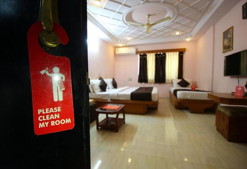 Quarto Triplo Deluxe, Upasana