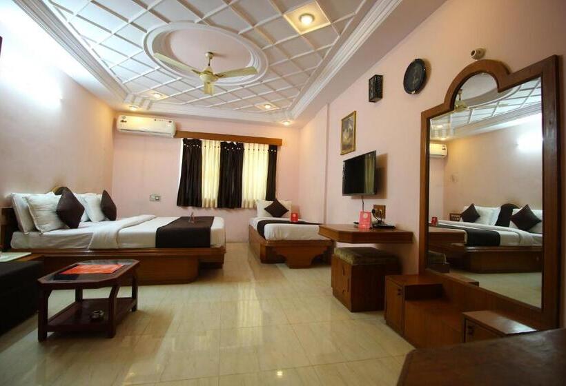 Quarto Triplo Deluxe, Upasana