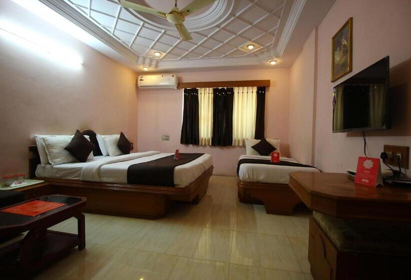 Quarto Triplo Deluxe, Upasana