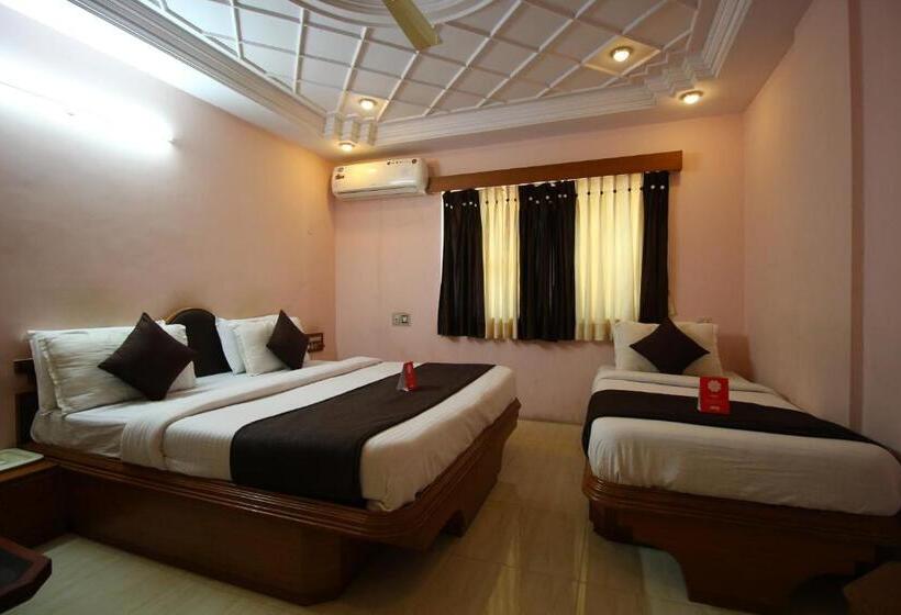 Quarto Triplo Deluxe, Upasana