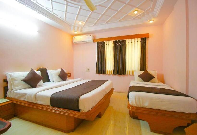 Quarto Triplo Deluxe, Upasana