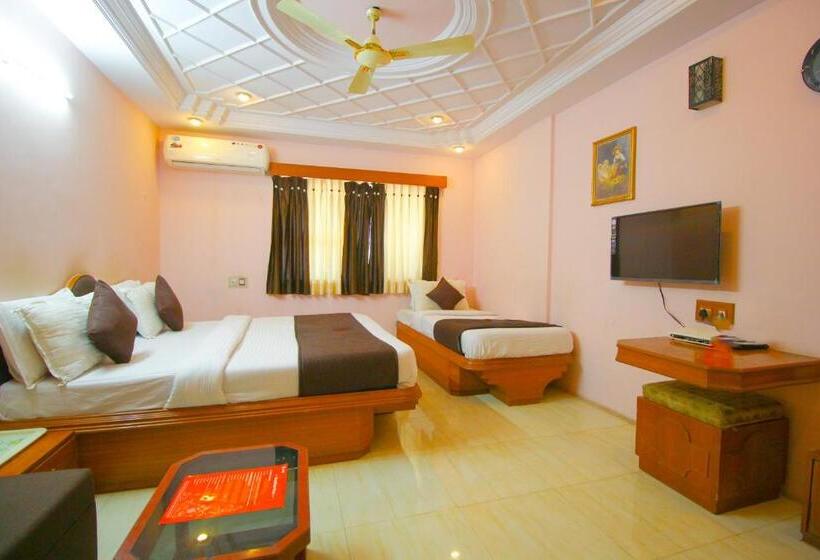 Quarto Triplo Deluxe, Upasana