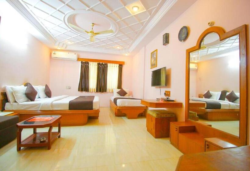 Quarto Triplo Deluxe, Upasana