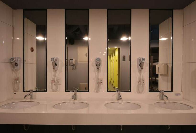 تختخواب در اتاق مشترک, Taipei Travelers International Hostel