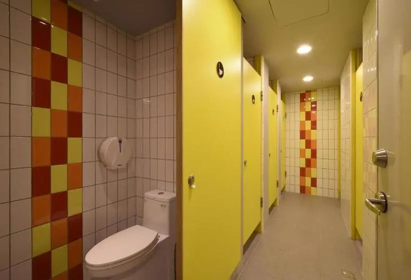 اتاق استاندارد چهارنفره با سرویس بهداشتی مشترک, Taipei Travelers International Hostel
