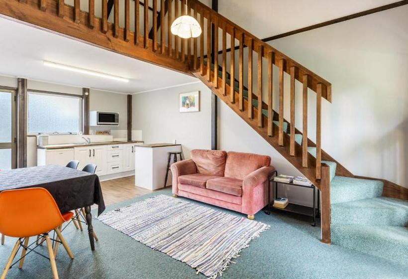 Студия Стандарт, Tokaanu Lodge Motel