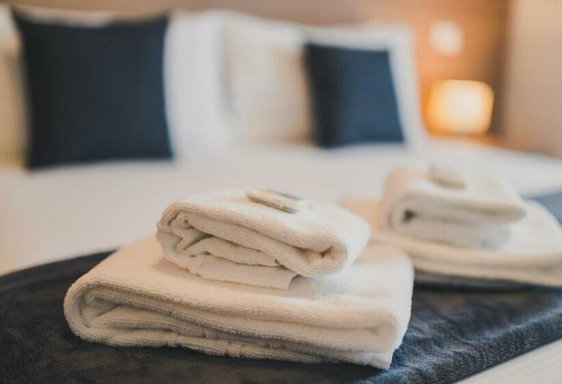 اتاق سوپریور با چشمانداز دریا, Trip Room & Breakfast