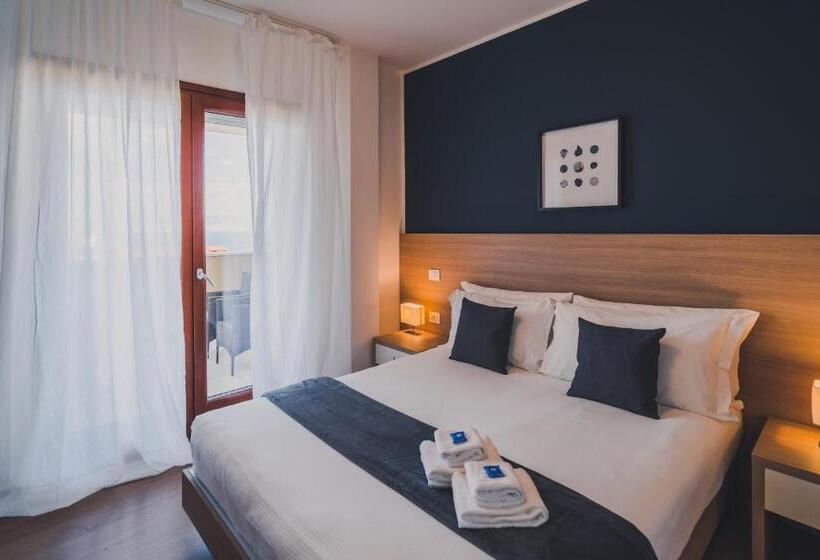 اتاق سوپریور با چشمانداز دریا, Trip Room & Breakfast