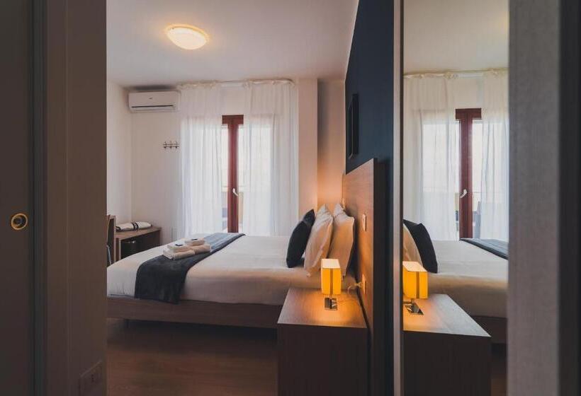 اتاق سوپریور با چشمانداز دریا, Trip Room & Breakfast