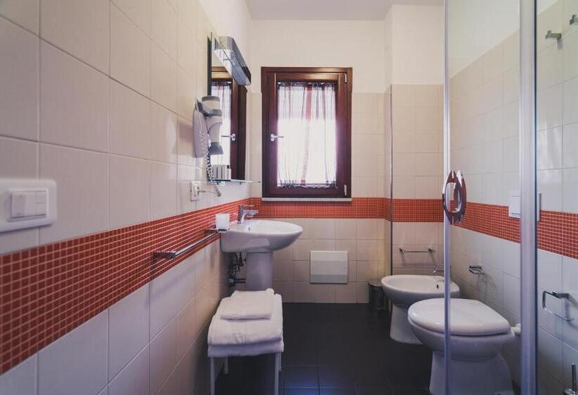 اتاق لوکس با چشمانداز شهر, Trip Room & Breakfast