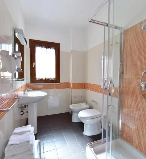 اتاق لوکس با چشمانداز شهر, Trip Room & Breakfast