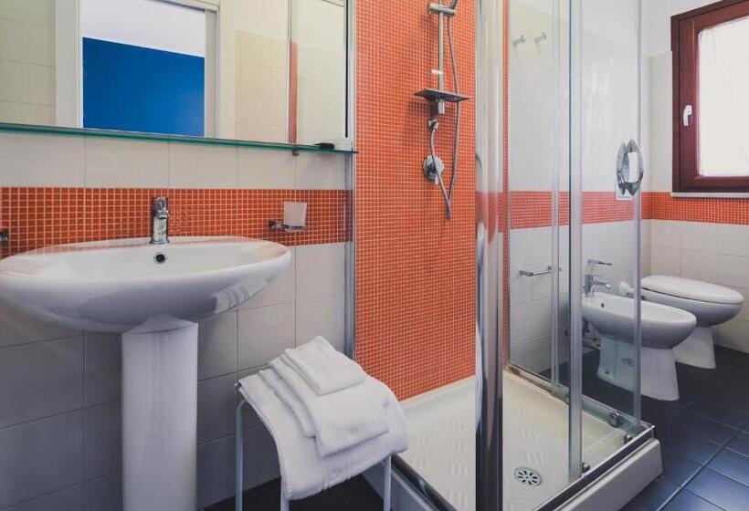 اتاق لوکس یک تخته, Trip Room & Breakfast