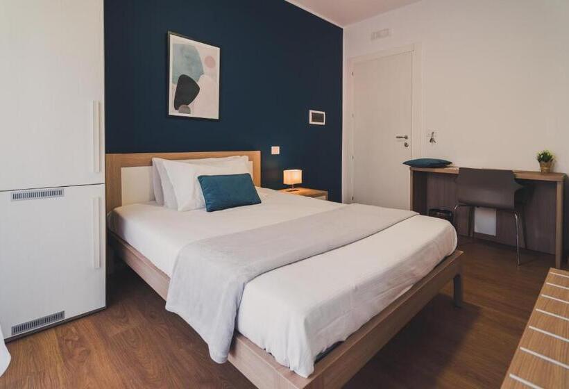 اتاق لوکس یک تخته, Trip Room & Breakfast