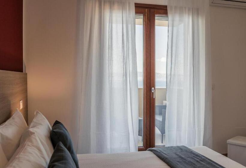 اتاق سوپریور با چشمانداز دریا, Trip Room & Breakfast