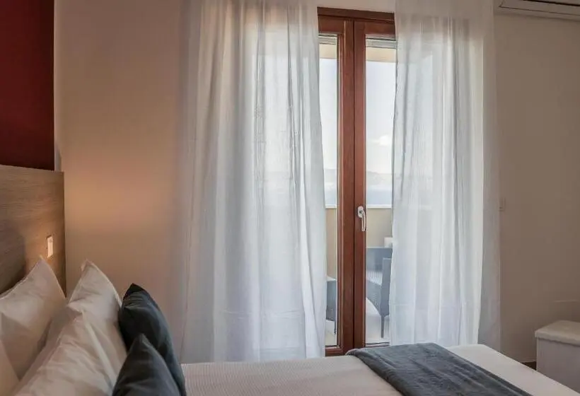 اتاق سوپریور با چشمانداز دریا, Trip Room & Breakfast