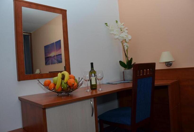 标准房带园景, Liberty