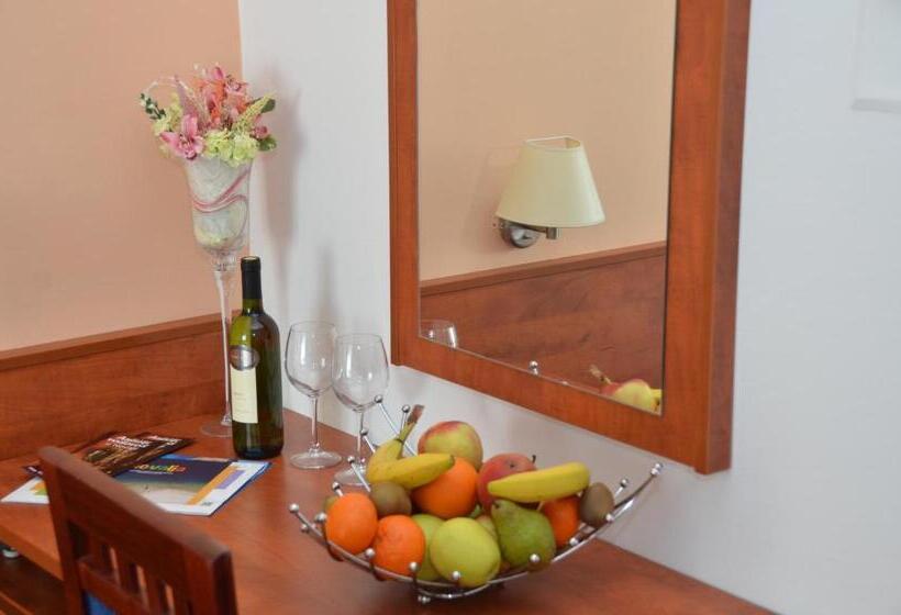 标准房带园景, Liberty