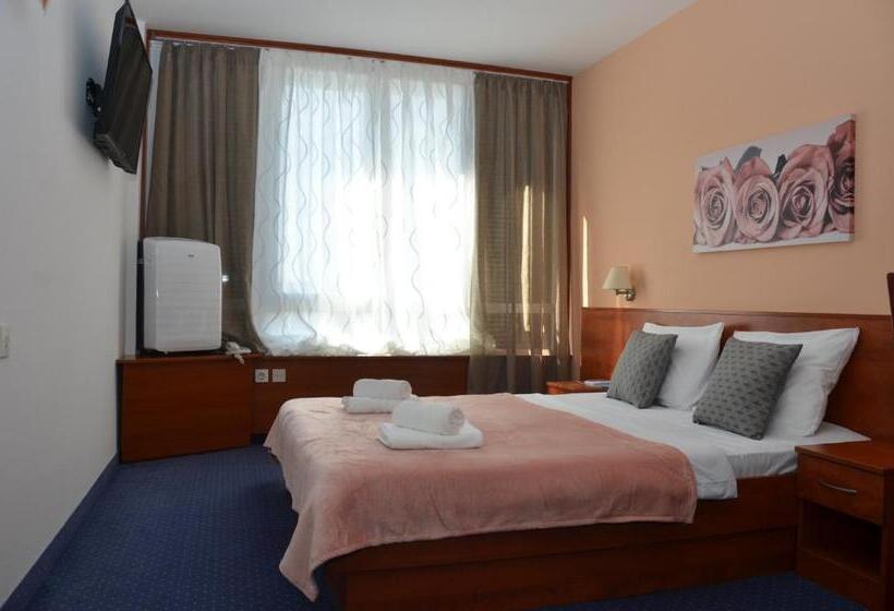 标准房带园景, Liberty