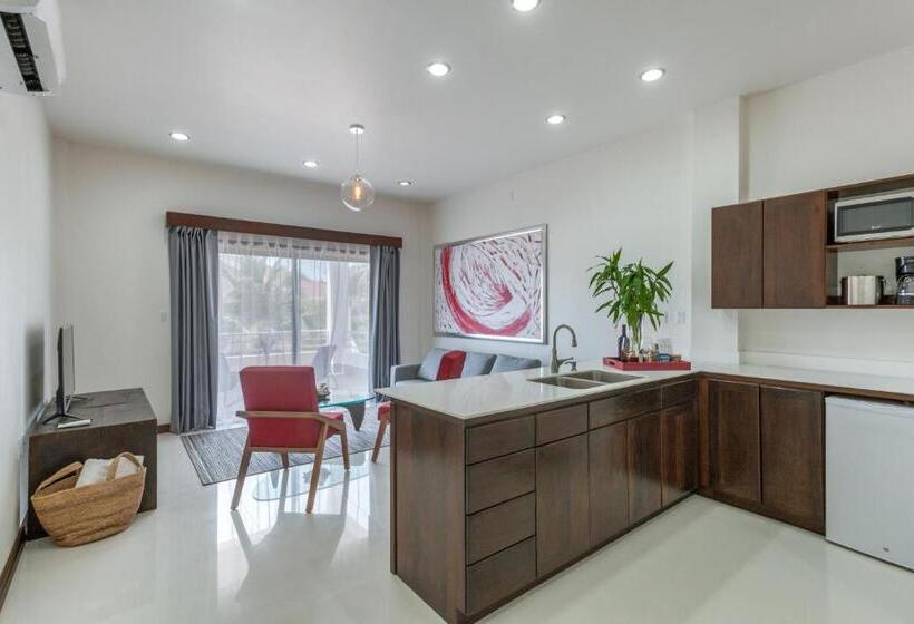 סוויטה, The Ellysian Boutique