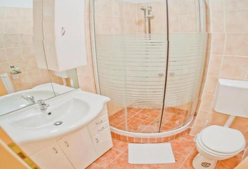 اتاق استاندارد چهار تخته, Belvárosi Panzió