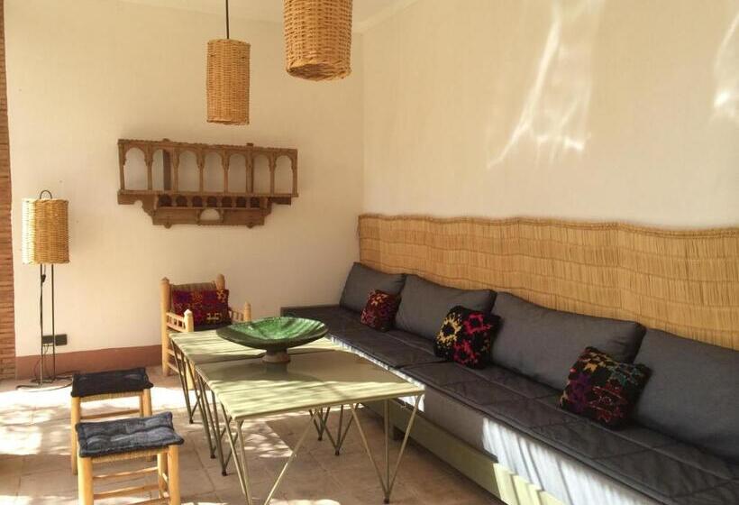 וילה בת חדר שינה 1, Dar Al Hossoun