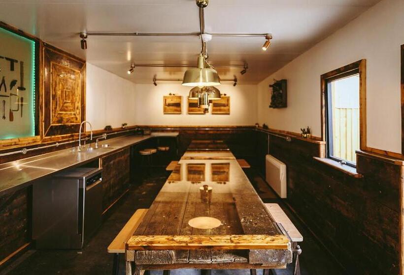 Номер Стандарт, Owen House Farm