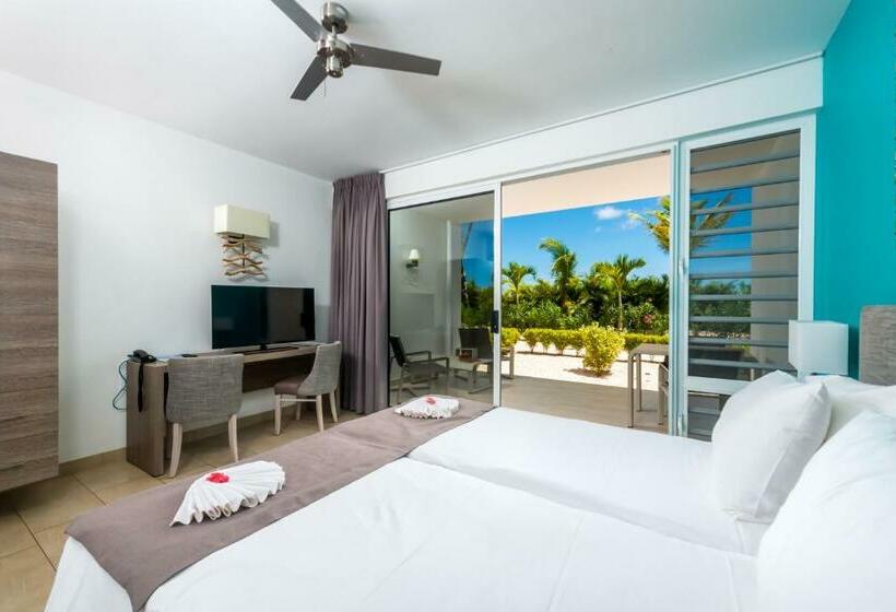 استودیوی استاندارد, Delfins Beach Resort