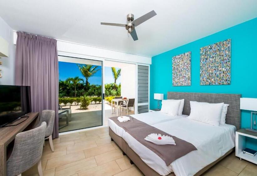 استودیوی استاندارد, Delfins Beach Resort