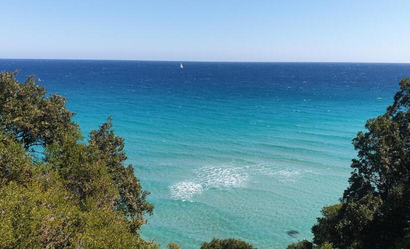 컴포트 트리플 룸, Auberge De Cannedda