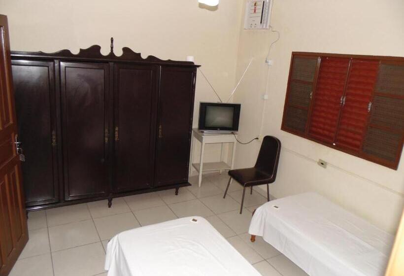 شقة غرفة واحدة, Avenida